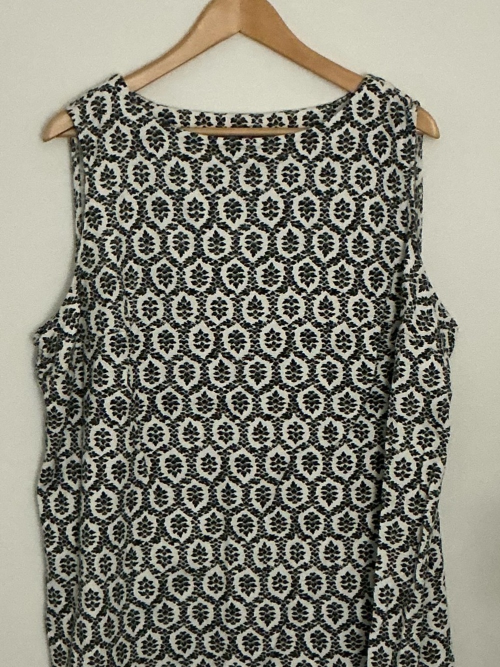 croft & barrow Black and White Sleeveless Geometric Tank